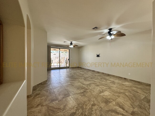 Building Photo - 585 W Deerview Ct