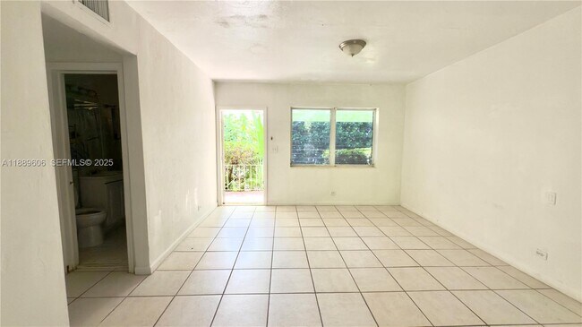 Building Photo - 145 N Shore Dr