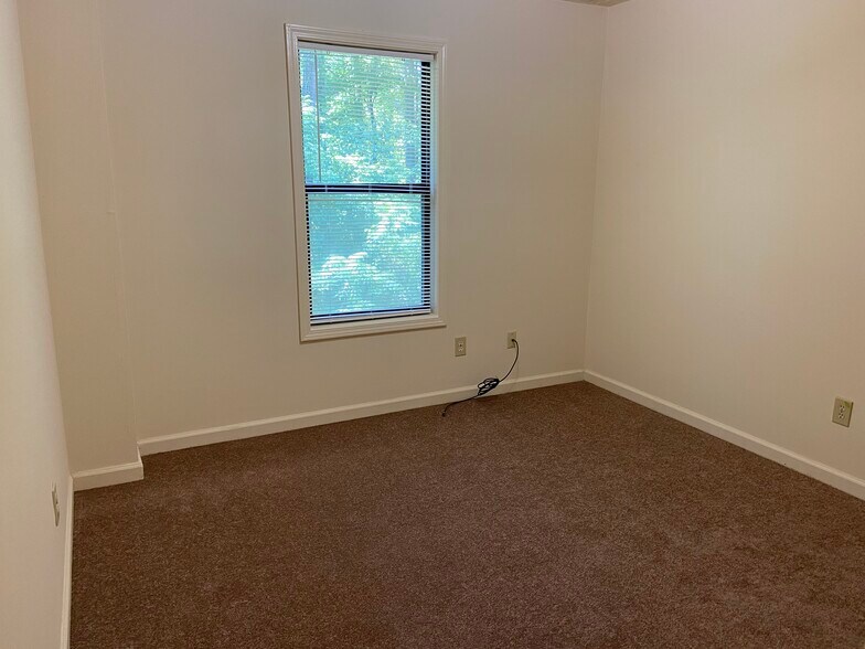 Bedroom 2 - 897 Ventnor Pl SW