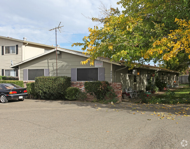 Primary Photo - Mulberry Court
