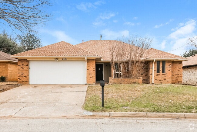 Building Photo - 3516 Wedgworth Rd S