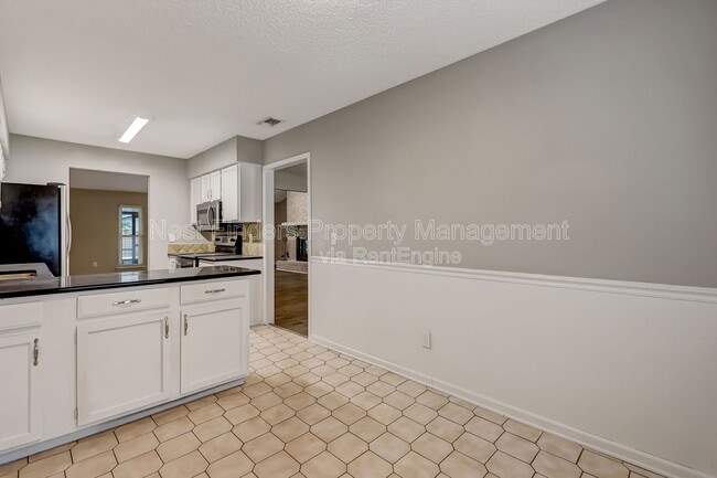 Building Photo - 10855 Mandarin Station Dr W
