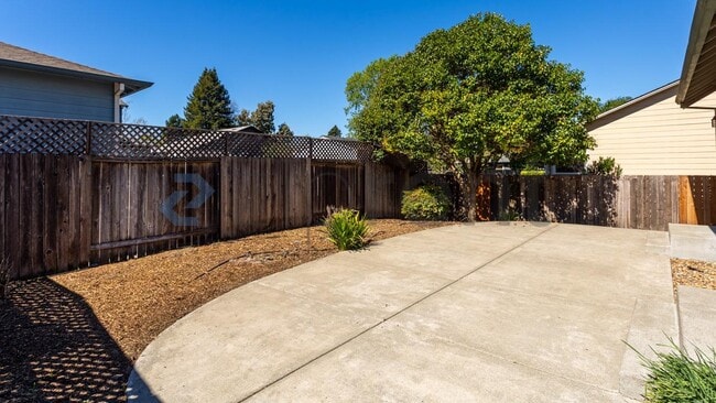 Building Photo - 1251 Clover Dr