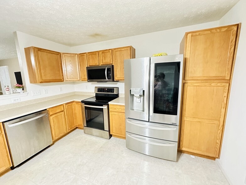 Building Photo - 3003 Remington Dr