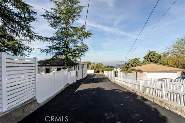 Building Photo - 10425 Pinyon Ave