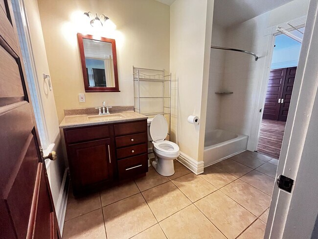 Building Photo - 1921 Frankfort Ave