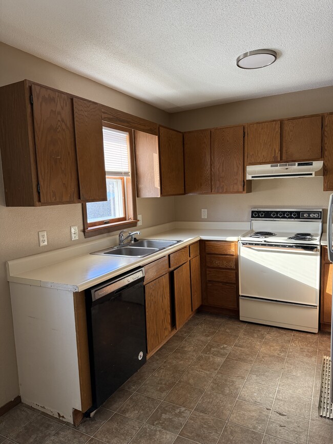 Building Photo - 1006 Castlewood Dr