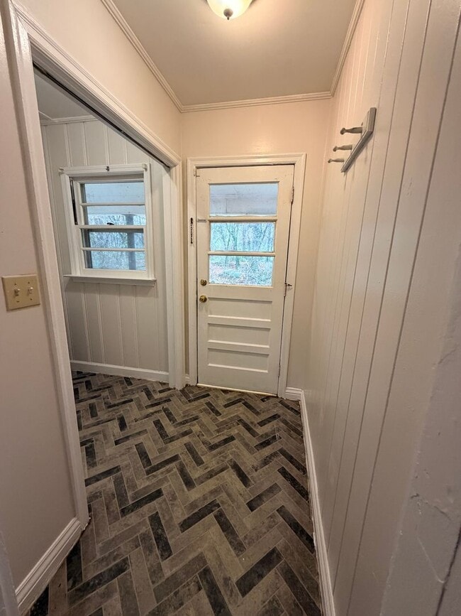 Building Photo - Brick 3/1.5 House in West Rome- $1,250