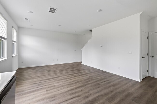 Building Photo - 5044 Highwood Dr