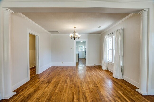 Building Photo - 4011 W 7th St