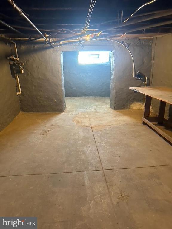 Building Photo - 5608 N Mascher St