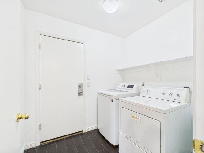 Building Photo - Charming Butler Place Home with a Swimming Pool