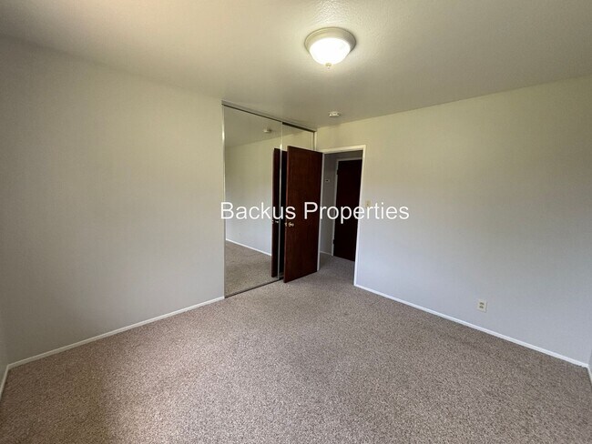 Building Photo - Three bedroom North Salinas Home on Linwoo...