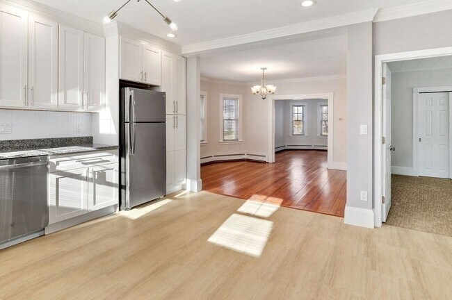 Building Photo - 283 Sutton St