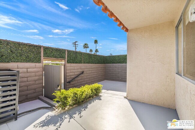 Building Photo - 266 E Via Escuela