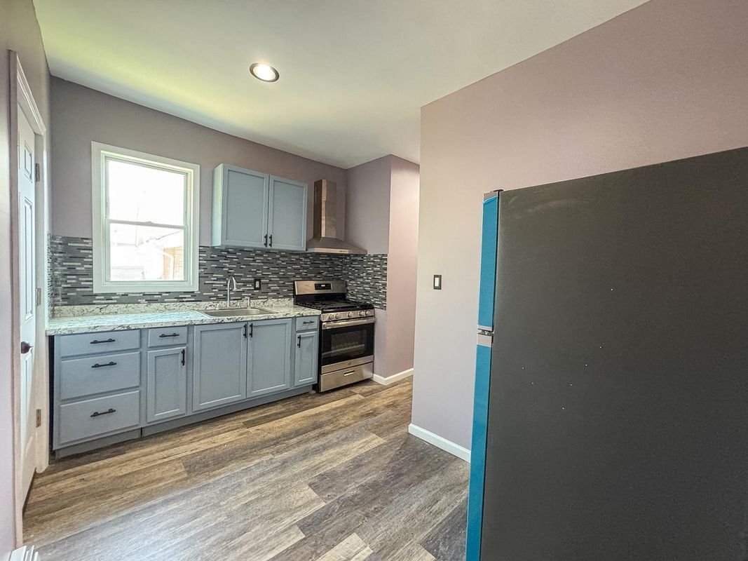 Building Photo - 354 N Main St