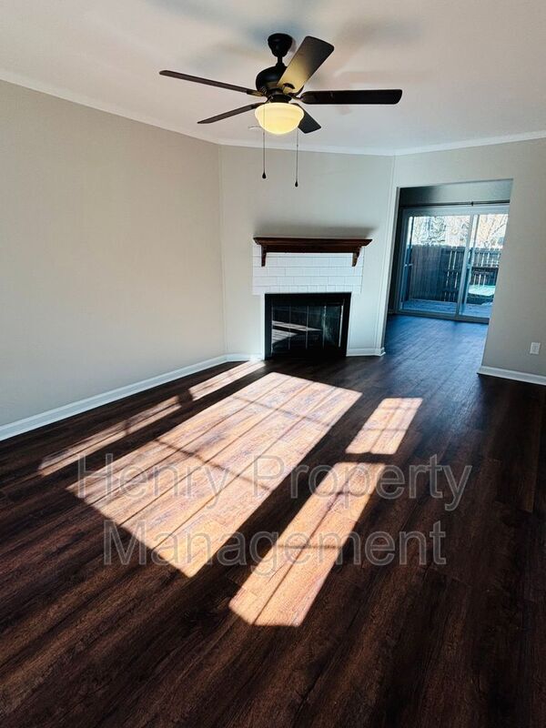 Building Photo - 903 Hampshire Ct