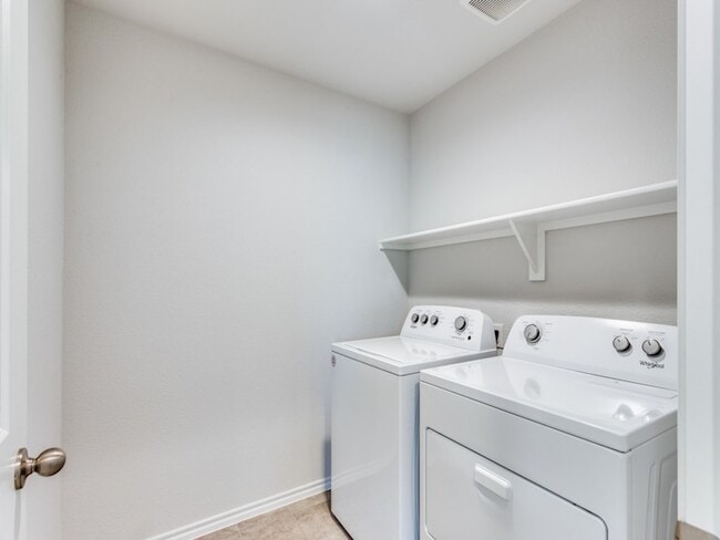 Building Photo - 548 Bronze Cir W