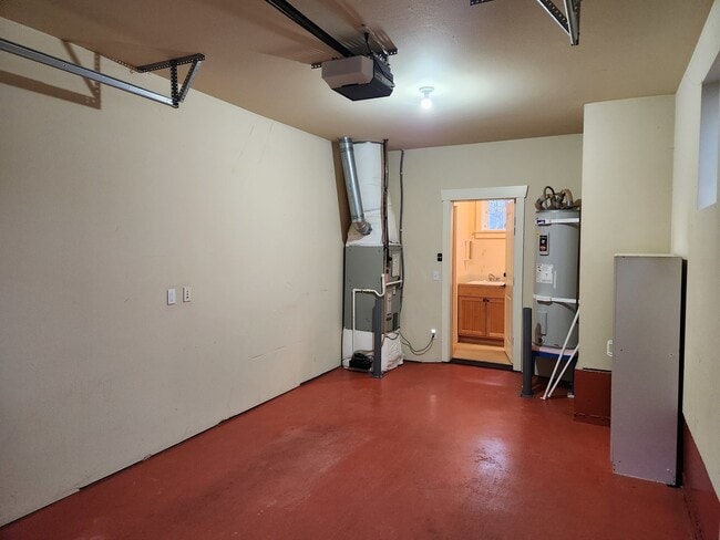 Building Photo - Very nice 2 bed, 2 bath, 1 car garage in S...