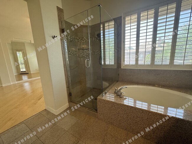 Building Photo - BEAUTIFUL 3 BEDROOM 3 BATHROOM HOME IN GAI...
