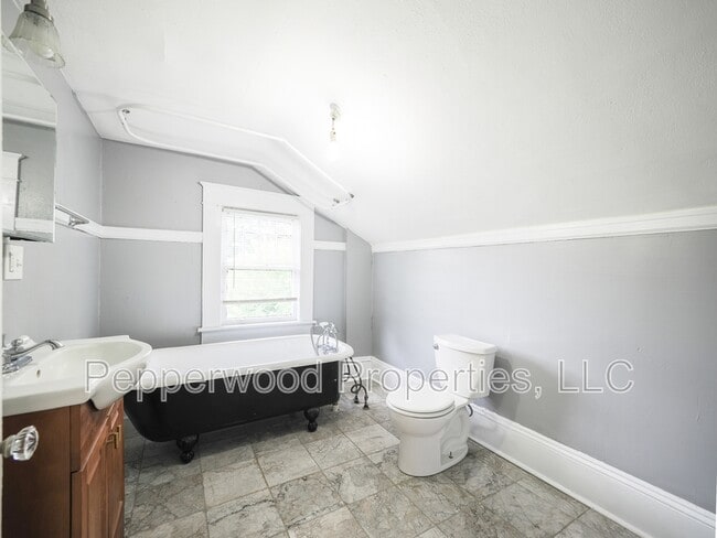Building Photo - 318 Hydrick St