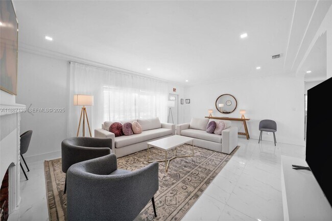 Building Photo - 1625 Hollywood Blvd