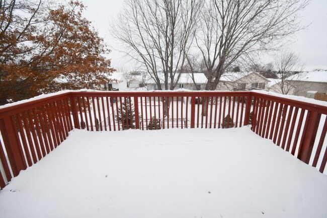 Building Photo - Bright 4 Bed, 2 Bath Home For Rent — Available Now!