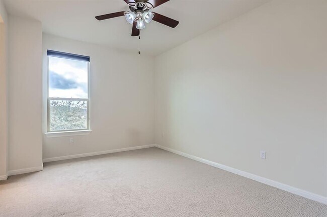 Building Photo - 10713 Lavon Bend