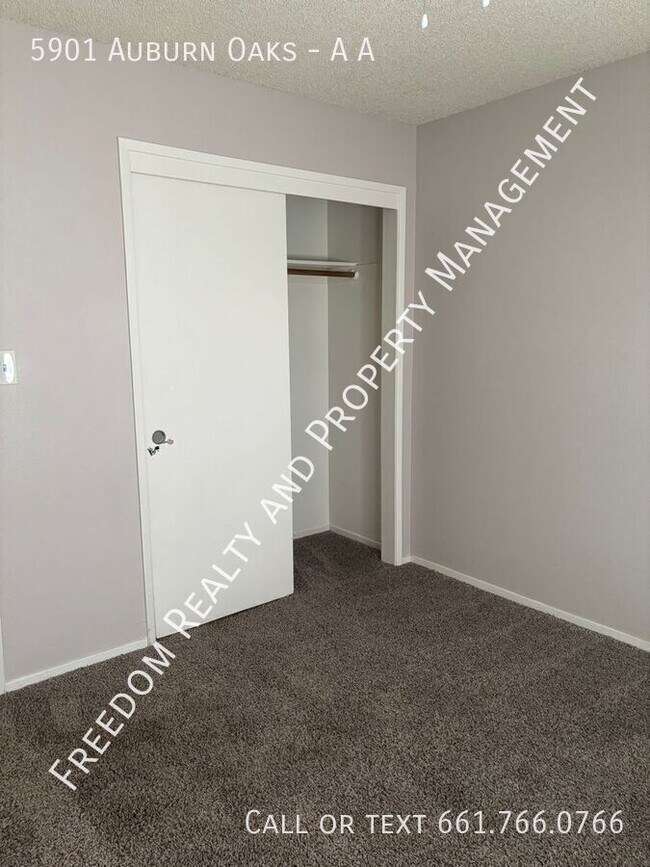 Building Photo - 5901 Auburn Oaks Dr
