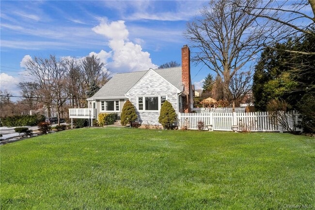 Building Photo - 6 Club Way