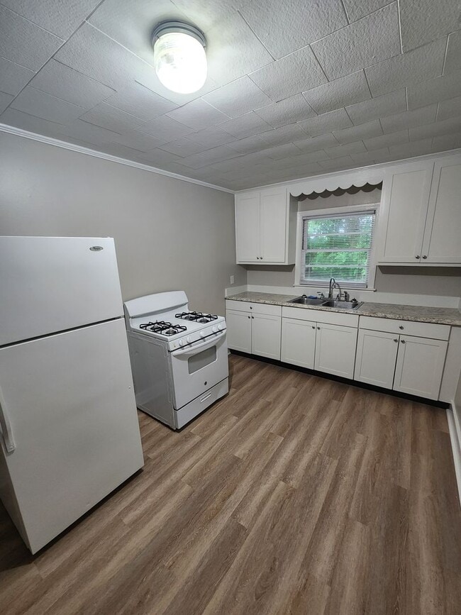 Building Photo - Chapel Hill / 3BR House on Bolin Heights A...
