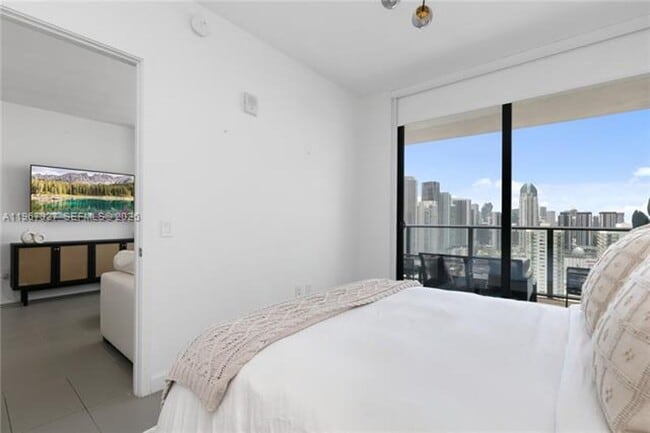 Building Photo - 1600 NE 1st Ave