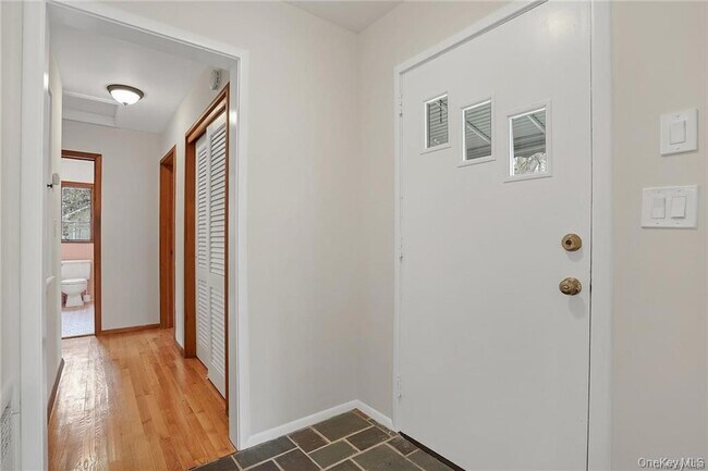 Building Photo - 17 Brookside Ave