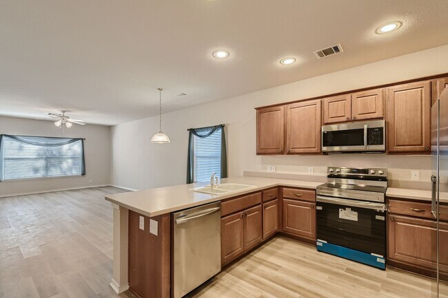 Building Photo - One-Story Beauty in Stone Oak