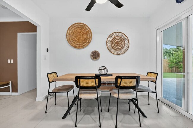 Building Photo - 5760 NE 18th Ave