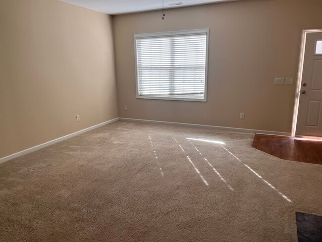 Building Photo - Lovely 3 Bedroom 2.5 Bath Townhouse in Raleigh!