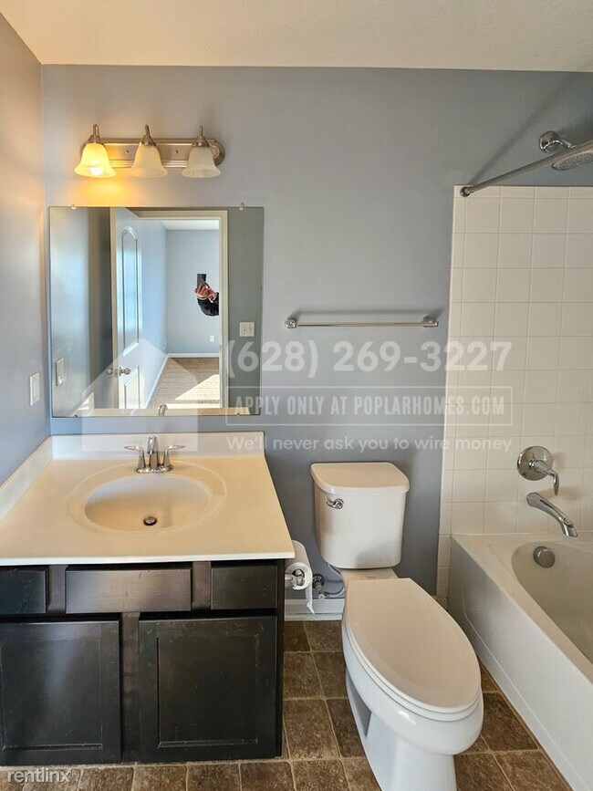 Building Photo - 2 br, 3 bath Townhome - 5927 Winberry Cree...