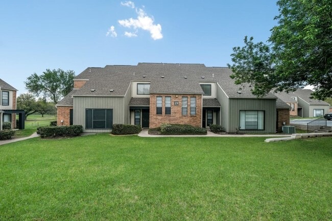 Building Photo - 13031 Pk Xing Dr