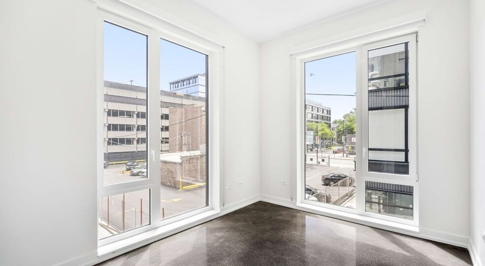 Building Photo - 1135 W Winona St