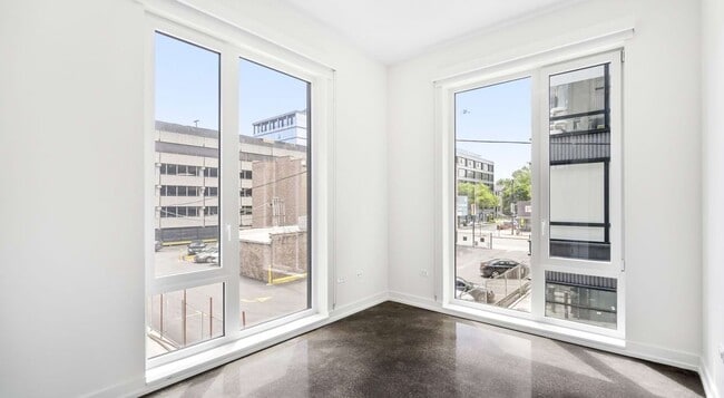 Building Photo - 1135 W Winona St