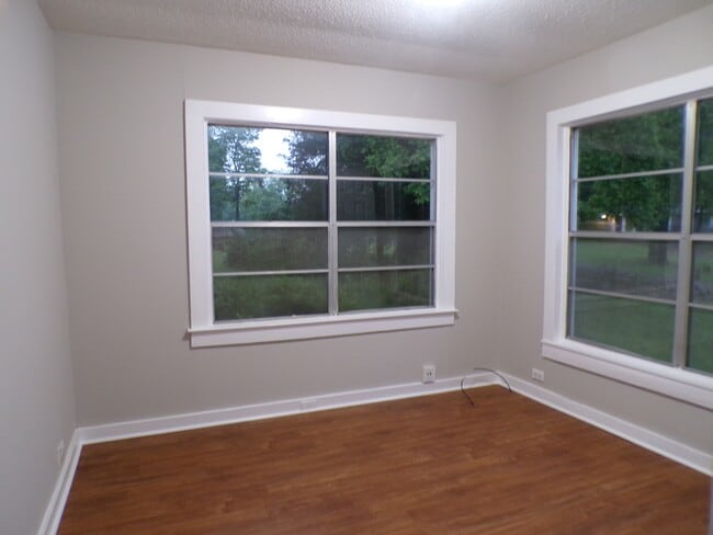 Building Photo - 213 7th Ave