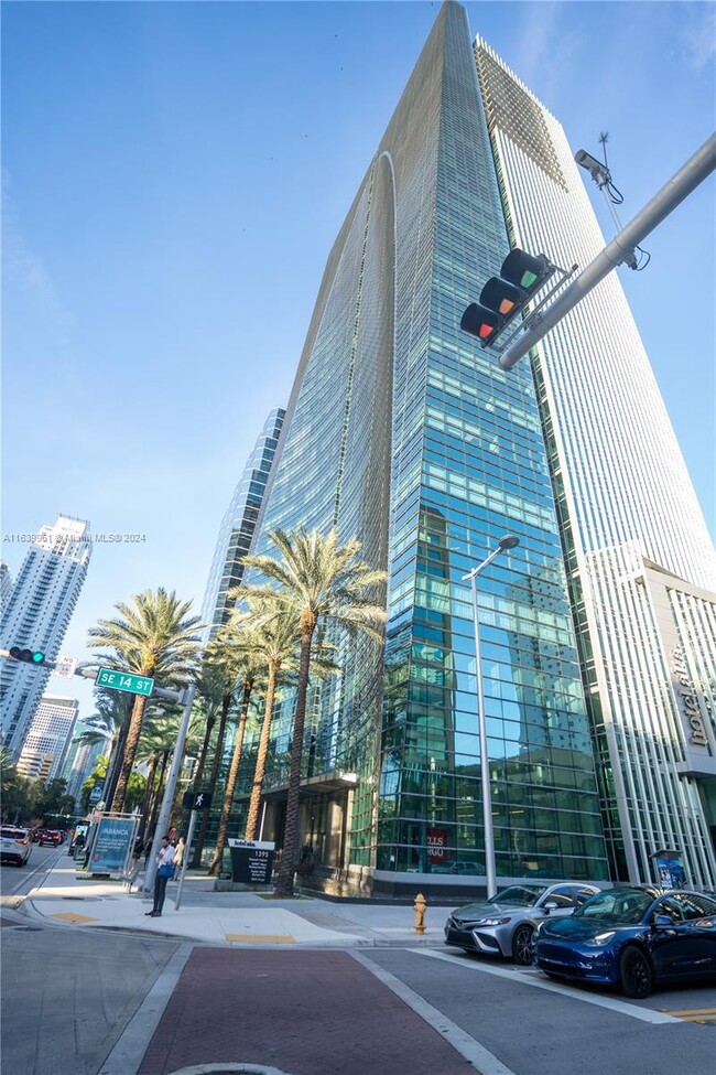 Building Photo - 1395 Brickell Ave