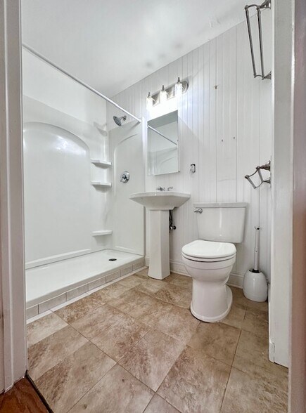 BATHROOM - 2625 Park Ave