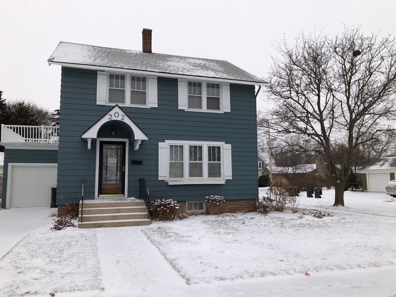 Primary Photo - 202 Western Ave