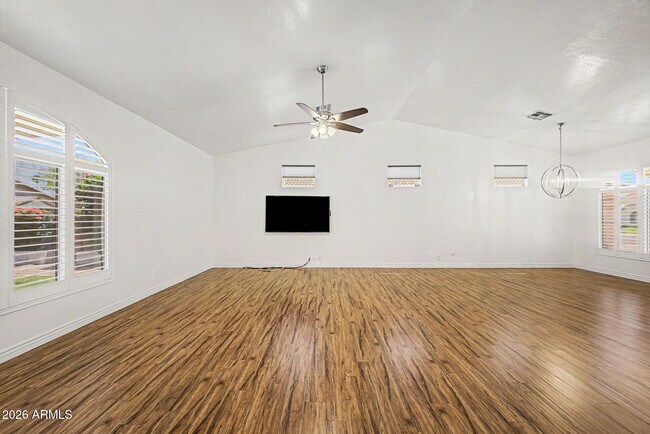 Building Photo - 678 W Fremont Dr