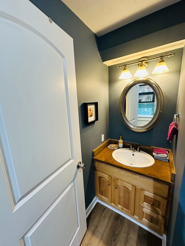 Building Photo - 708 Dallas Rd