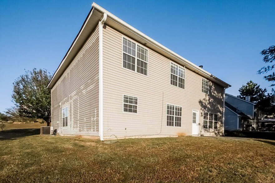 Building Photo - 5028 Burling Mill Dr