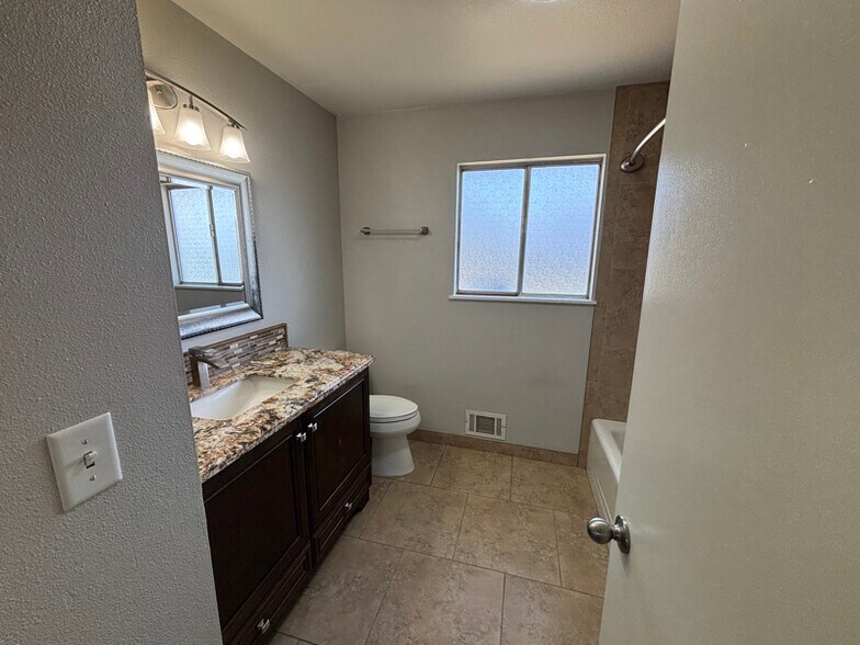 Building Photo - 23510 Rd 152