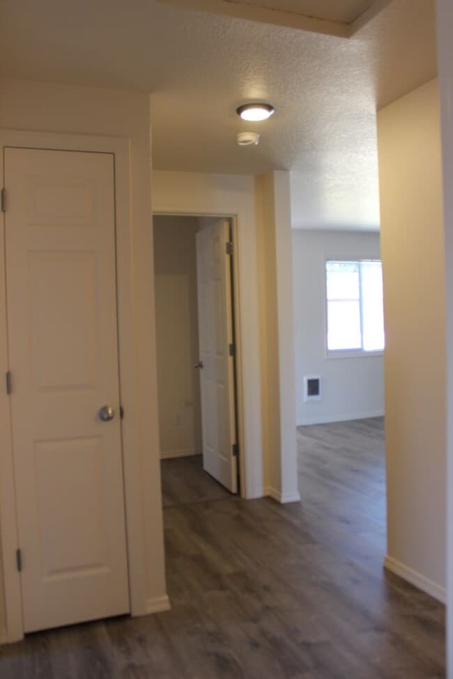 Building Photo - Hillsboro three bedroom ranch