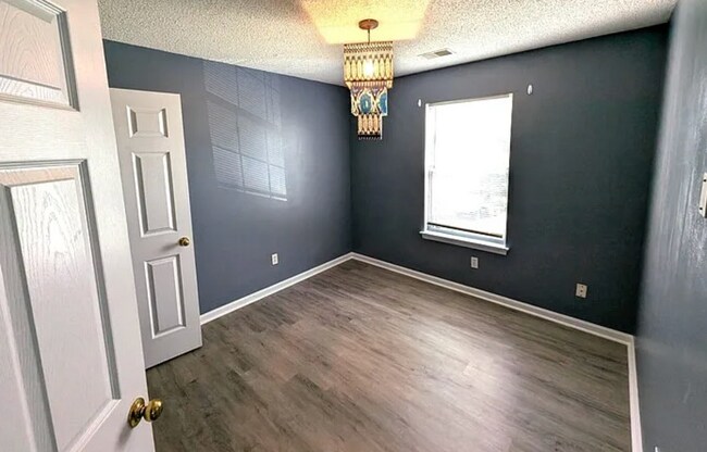 Building Photo - Completely remodeled gem located in the he...